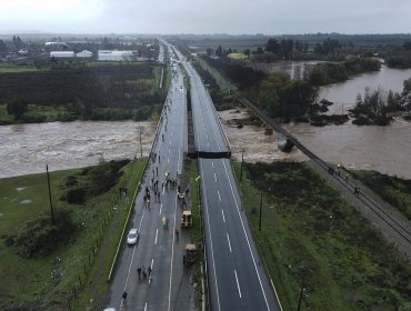 Este lunes esperan dejar habilitado puente en río Lircay y volver a darle conectividad a Ruta 5 Sur