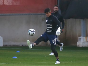 Norwich anunció contratación de joven arquero chileno Vicente Reyes