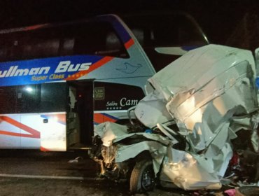 Un fallecido deja choque de un bus contra dos vehículos en la ruta 5 Sur de Paine