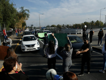 Protesta de feriantes termina con intervención de Carabineros y dos detenidos en Maipú