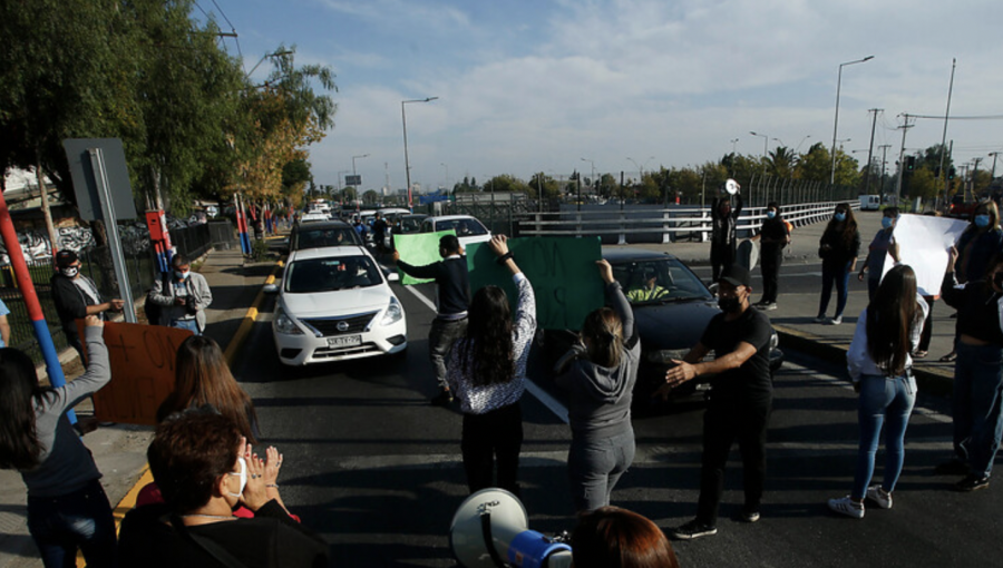 Protesta de feriantes termina con intervención de Carabineros y dos detenidos en Maipú