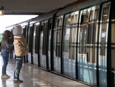 Metro de Santiago reanudó de forma completa su servicio en la Línea 5