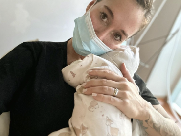 Valentina Roth enterneció las redes sociales al revelar el rostro de su hija Antonia