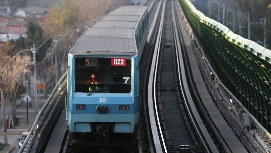 Falla técnica en un tren obliga a suspender el servicio en la Línea 5 del Metro de Santiago