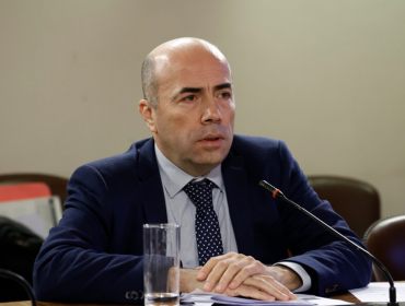 Contralor anuncia que se suspenden traspasos a fundaciones privadas "mientras no se aclare la situación"
