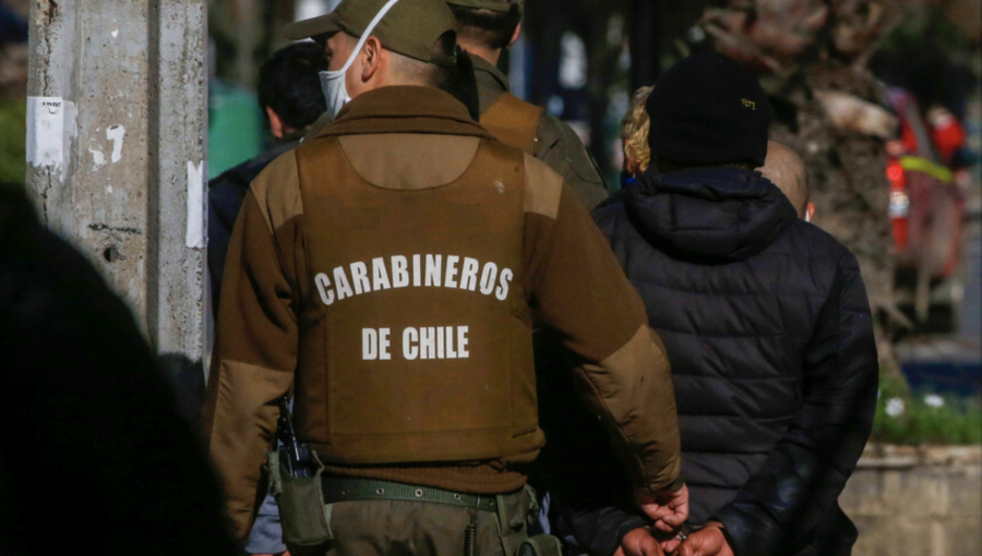 Carabinero de civil detuvo a sujeto tras robo de automóvil en Quilicura