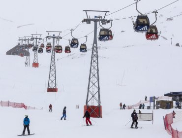 Falla en andarivel dejó a 200 personas atrapadas en Valle Nevado
