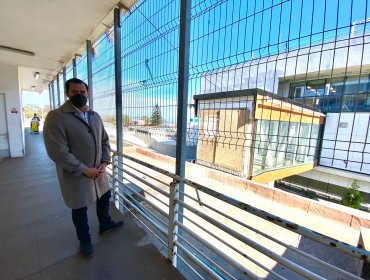 Ofician al Servicio de Salud por los plazos de construcción del pasillo que une el antiguo con el nuevo Hospital de San Antonio