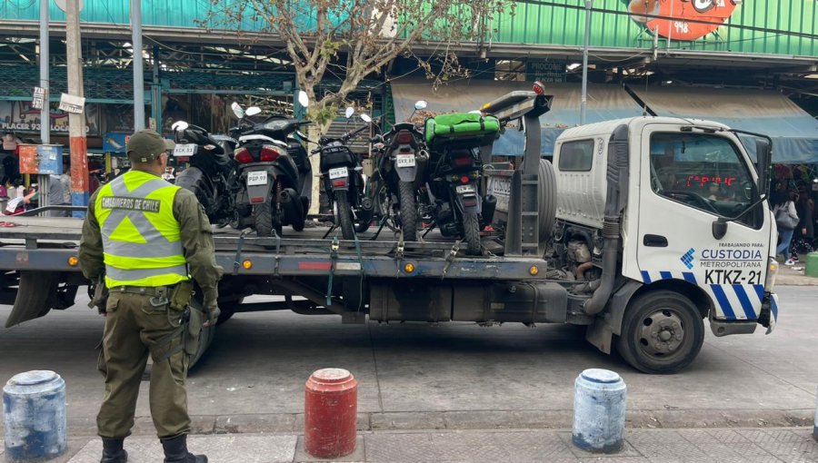 Carabineros realizó 3.200 controles y detuvo a 480 personas en el barrio Franklin de Santiago