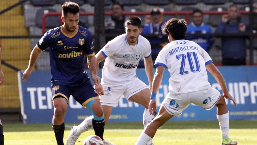 Huachipato empató con Magallanes en postergado partido y quedó como único líder del Campeonato