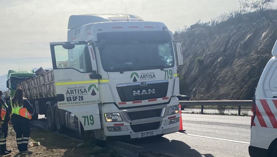 Conductor de camión perdió la vida tras sufrir un infarto a un costado de la ruta 5 Norte en Catapilco