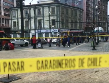 Hombre falleció en confuso ataque con arma blanca en plaza Aníbal Pinto de Valparaíso