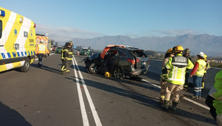 Choque frontal de dos vehículos menores deja a un fallecido en Autopista Los Andes