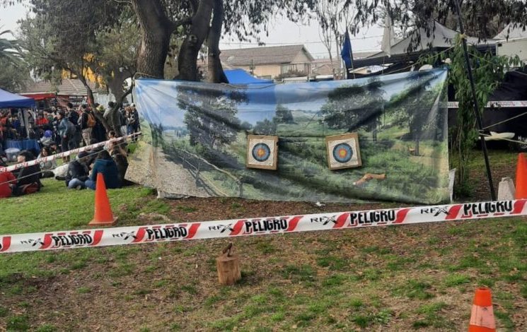 Mujer se encuentra en estado grave tras recibir una flecha en su rostro en una feria de Maipú