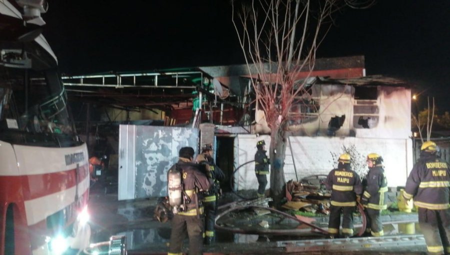 Con quemaduras de gravedad resultó un hombre durante el incendio de su casa en Cerrillos