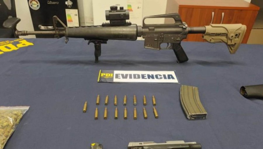 Hombre que intentaba comercializar un fusil de guerra fue detenido en Puente Alto