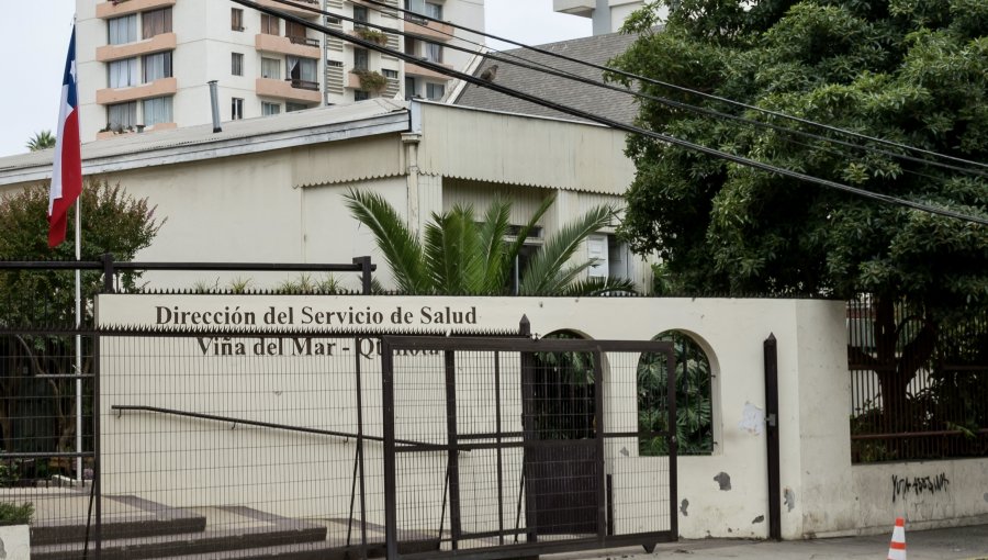 "Encubre malas prácticas": El silencio del Servicio de Salud de Viña del Mar tras contratar a imputada del caso «Sierra Bella»