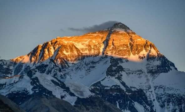 Cinco turistas mexicanos y un piloto nepalí murieron al estrellarse helicóptero en alrededores del Everest