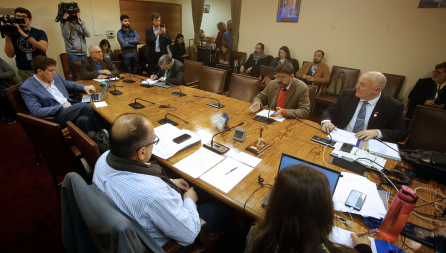 Comisión revisora rechaza la acusación constitucional contra ministro Ávila: pasa con informe negativo a Sala