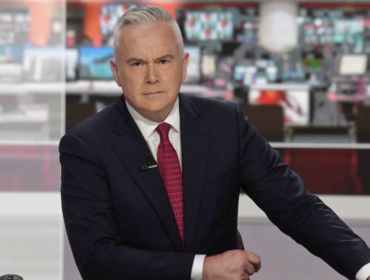 Huw Edwards es identificado como el presentador de la BBC acusado de comprar fotografías sexuales a un menor de edad