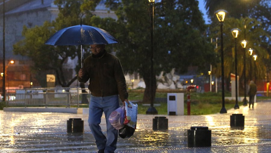 Sistema frontal ha dejado un promedio de 50 milímetros de lluvias en Valparaíso y Viña del Mar: en la parte alta bordean los 70 mm