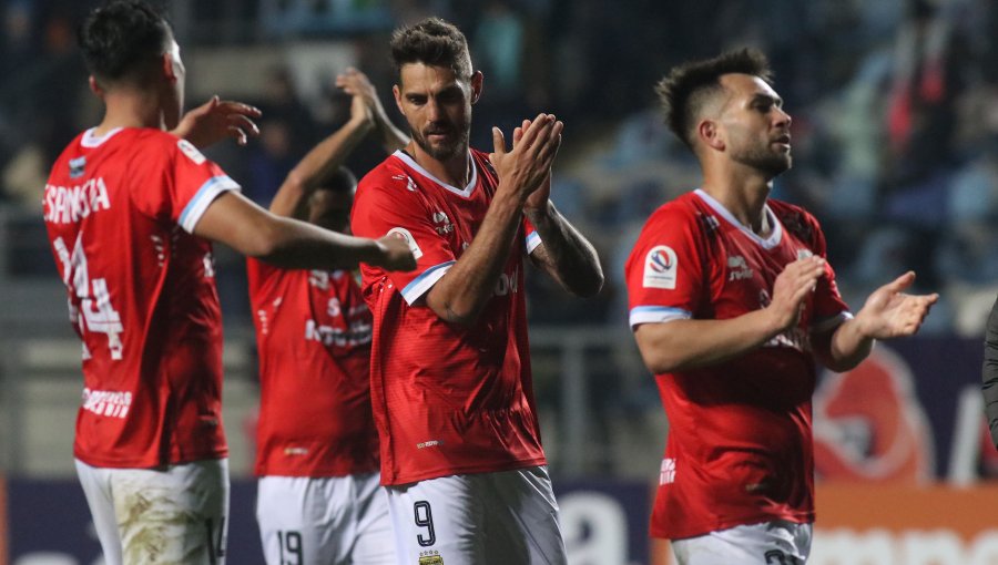 Magallanes avanzó a semifinales de la fase zonal de Copa Chile tras golear a D. Santa Cruz