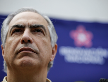 Luego de fracaso en acusación constitucional, presidente de RN Francisco Chahuán solicitó "una reunión de urgencia a Chile Vamos"