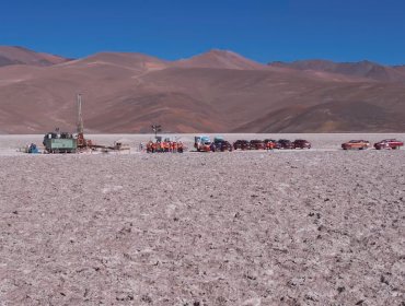 Presidente de Codelco: "Producción del litio estará condicionada a conservación de salares”