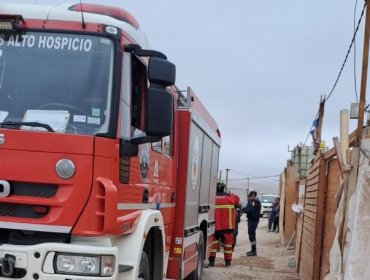 Tragedia en Alto Hospicio: Tres niños murieron en incendio que consumió su casa en una toma del sector El Boro