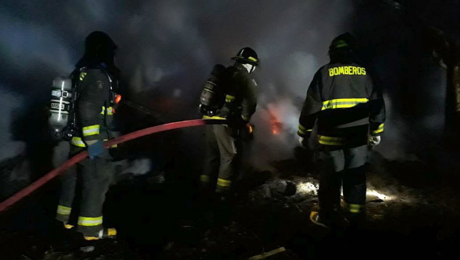 Dos viviendas afectadas deja incendio estructural en la calle Troncos Viejos de Villa Alemana