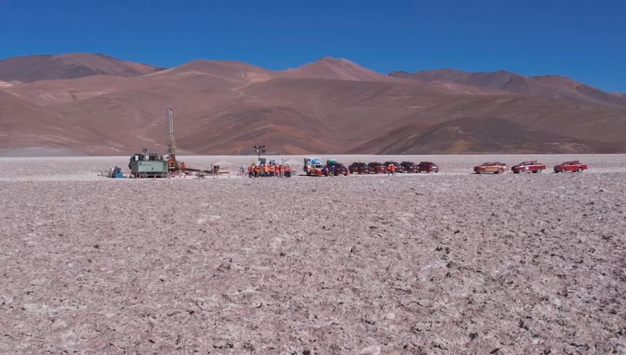 Presidente de Codelco: "Producción del litio estará condicionada a conservación de salares”