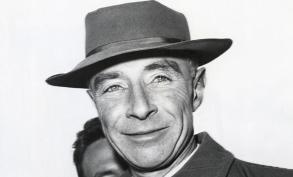 "Me he convertido en la muerte, el destructor de mundos": Quién fue Robert Oppenheimer, el arrepentido padre de la bomba atómica