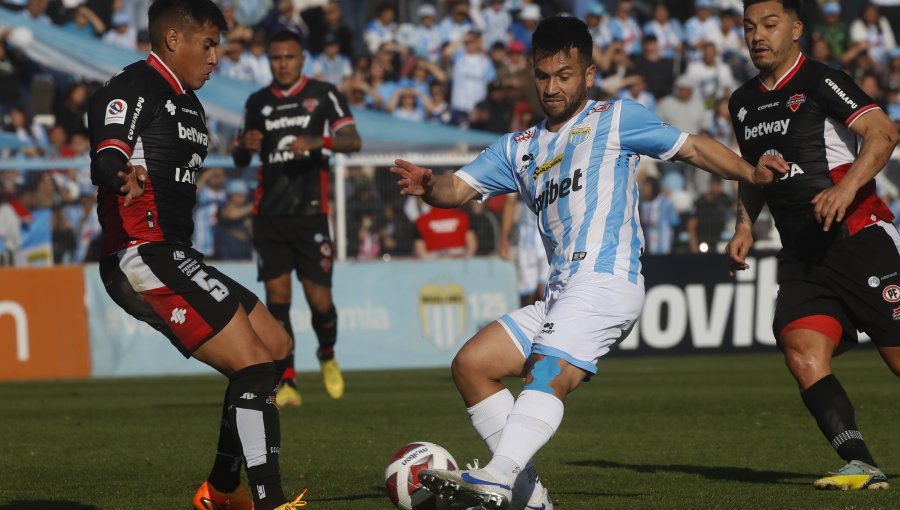 Joaquín Larrivey le dio el empate postrero a Magallanes ante Ñublense