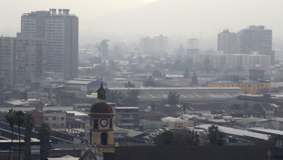 Por tercer día consecutivo: Emiten alerta ambiental para este lunes en Santiago