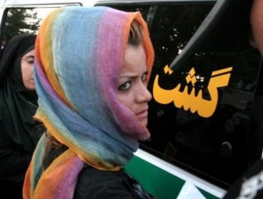 Policía de la moral de Irán reanudará la vigilancia de las mujeres en las calles para garantizar el uso del velo