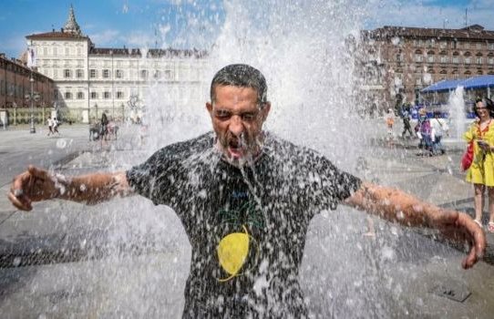 Cuatro datos extremos que muestran la magnitud de las olas de calor que azotan al hemisferio norte