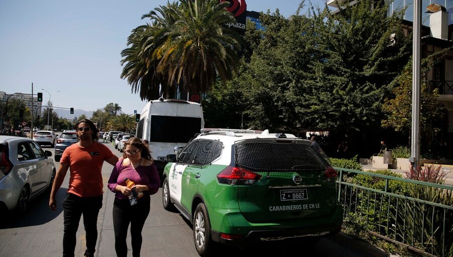 Asaltan a educadora, apoderadas y alumnos a las afueras de colegio en Quinta Nomal