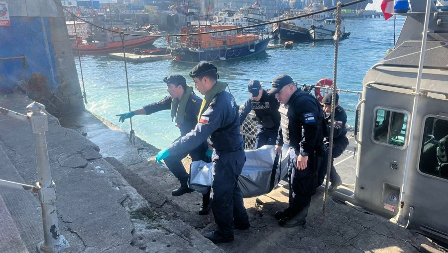 Hallan cadáver de un hombre de unos 60 años flotando en la bahía de Valparaíso