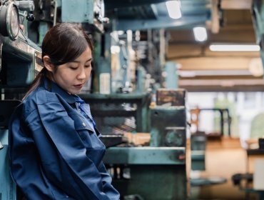 Los jóvenes chinos que regresan a vivir a casa de sus padres porque están exhaustos por el trabajo o no consiguen uno