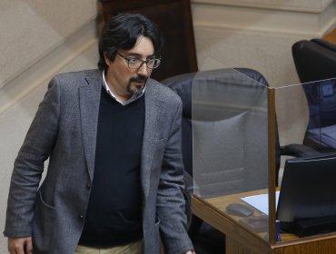 Latorre afirma que senadores que recurrirán al TC por Comisión contra la Desinformación "están haciendo el ridículo"