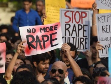 La enorme indignación en India después de que dos mujeres fueran exhibidas desnudas por una turba de hombres