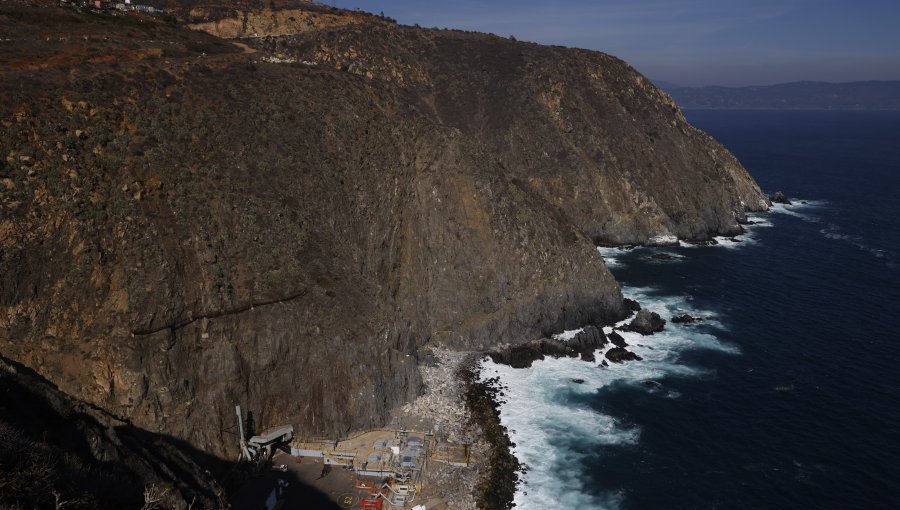 Seremi de Salud trabajará con la PDI para analizar descarga al mar del emisario Loma Larga en Valparaíso