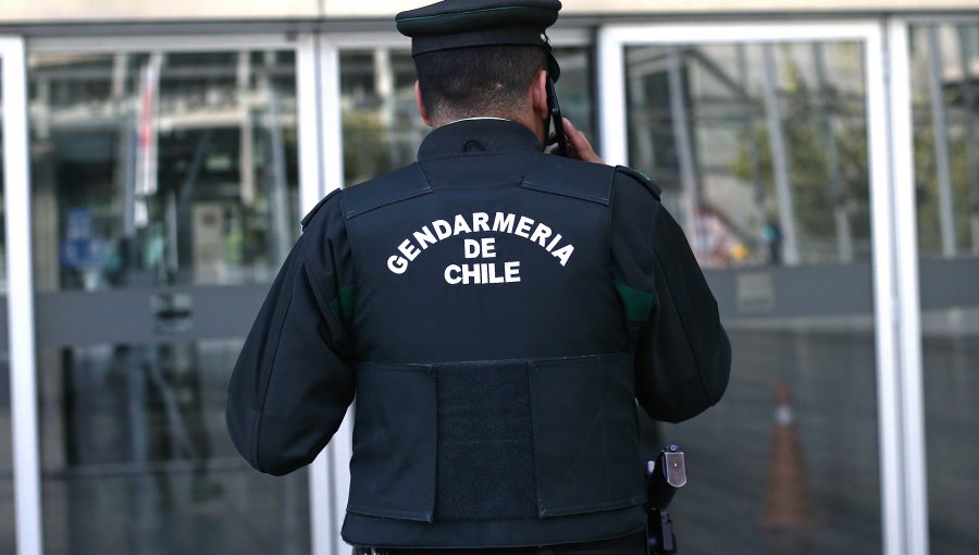 Gendarmería aclaró que fuga de reo desde cárcel de Puente Alto no tiene relación con allanamiento por robo en Desarrollo Social