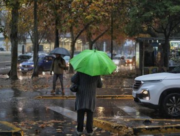 Sistema frontal continuará hasta la tarde de este sábado en la Región Metropolitana