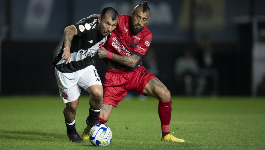 Arturo Vidal le ganó el duelo de chilenos a Gary Medel en el Brasileirao