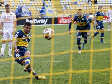 Everton cortó el invicto de Unión Española con polémico triunfo en Sausalito