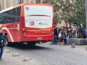 Republicanos denuncian a Jadue en Contraloría: lo acusan de facilitar buses municipales para trasladar a personas a manifestaciones