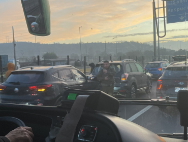 Colisión múltiple genera alta congestión vehicular en la entrada a Santiago de la ruta 68