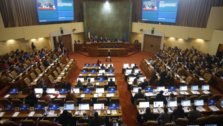 Partido Comunista y Democracia Cristiana disputan este lunes una reñida presidencia de la Cámara de Diputados