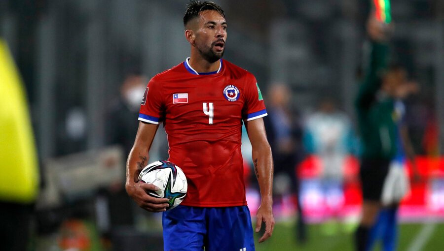 Aseguran que Mauricio Isla podría continuar su carrera deportiva en el fútbol uruguayo